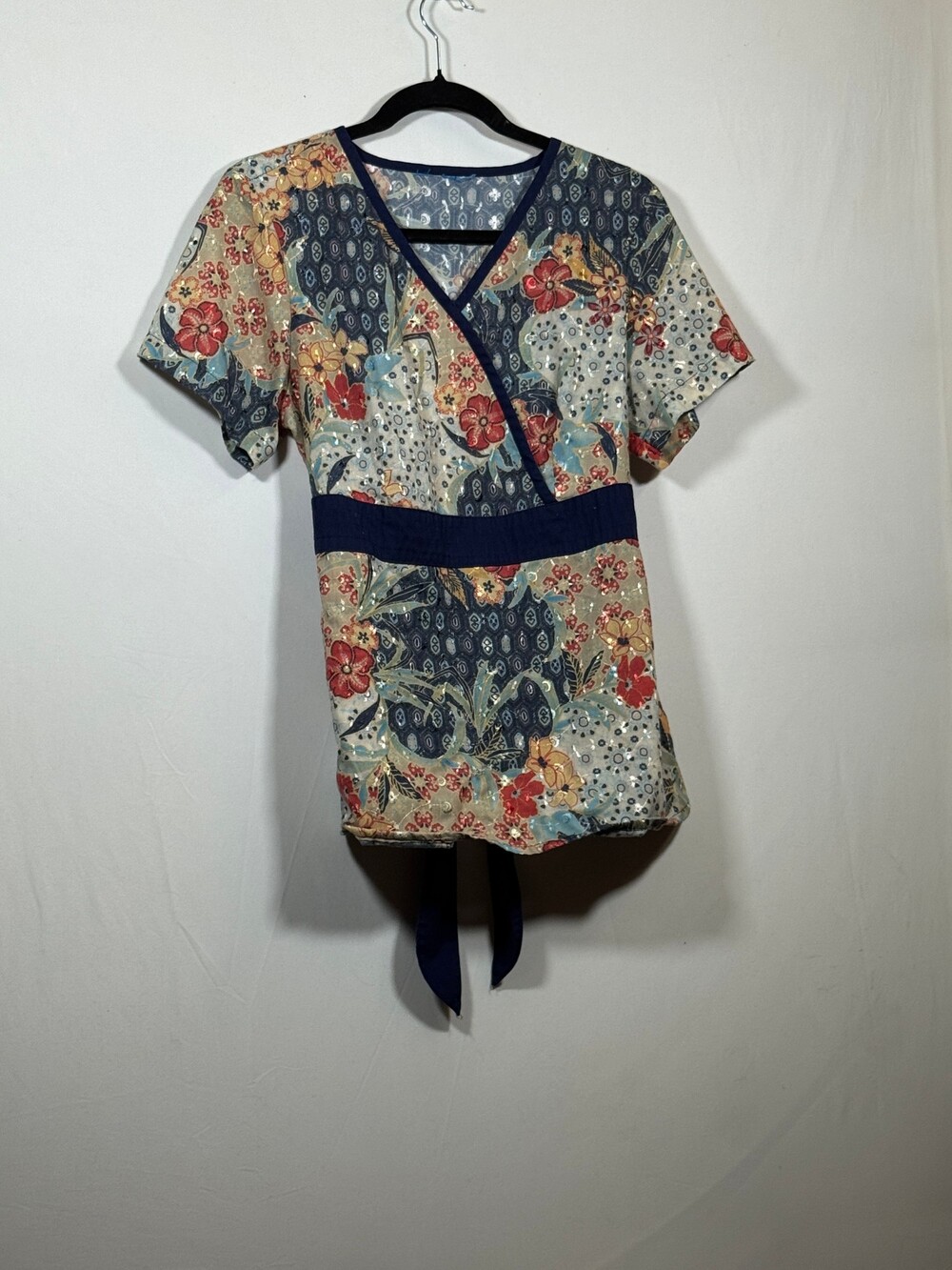 Medium Floral Pattern Polyester Scrub Top with Navy Waist Tie